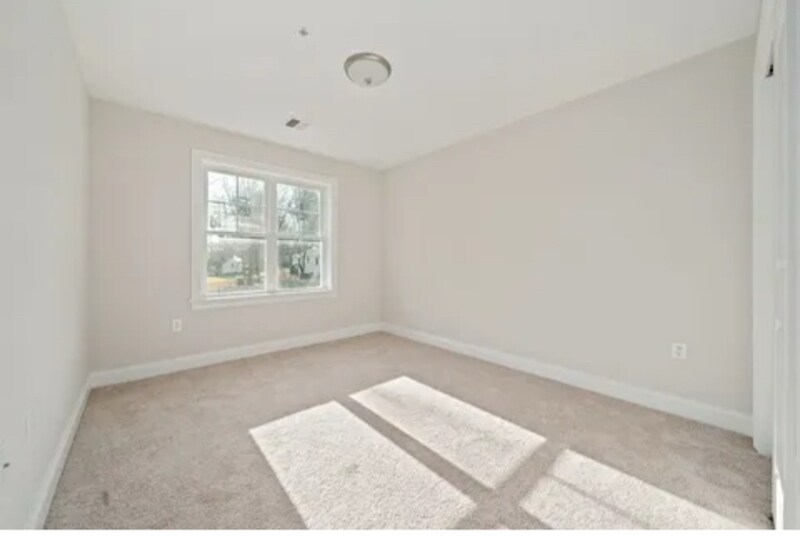 Building Photo - 55 Plymouth St