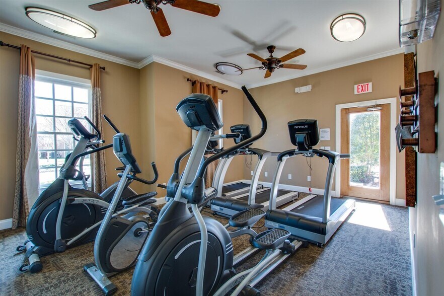 Building Photo - 1989 Stonewater Dr