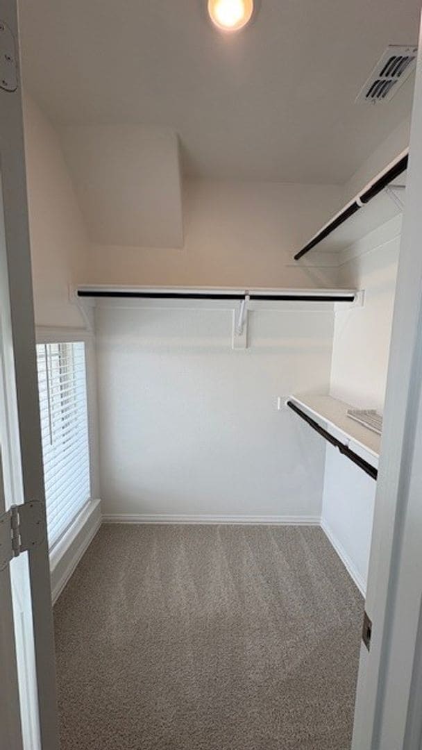 Building Photo - 2 Story Luxury 5 Bedroom Home !!