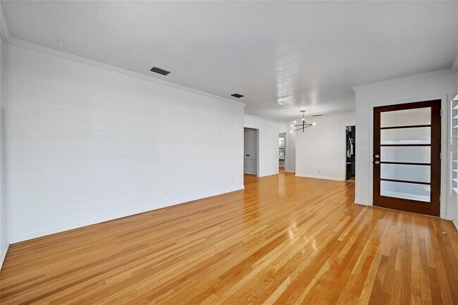 Building Photo - 1203 W 40th St