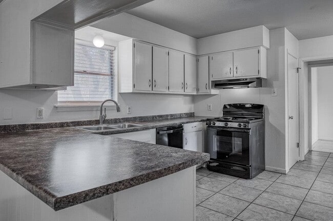 Building Photo - 243 Elizabeth Dr