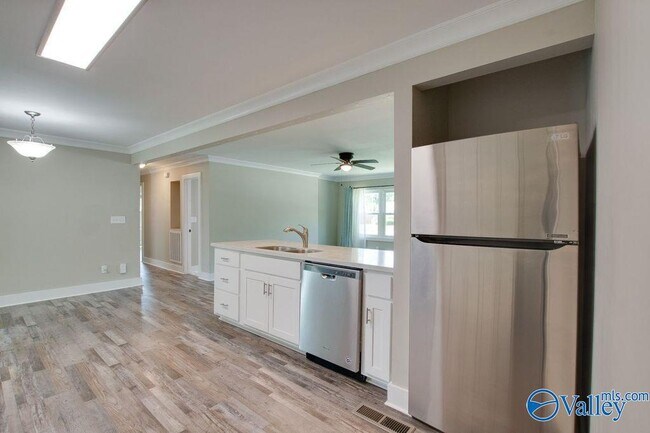 Building Photo - 213 Drake Ave SW