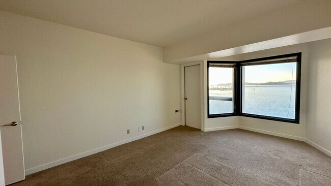 Building Photo - High-Rise Living with Golden Gate + Mt. Ta...