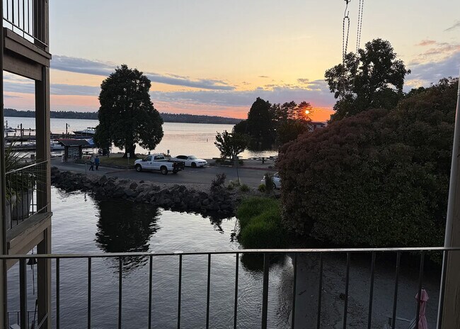 Building Photo - 65 Kirkland Ave