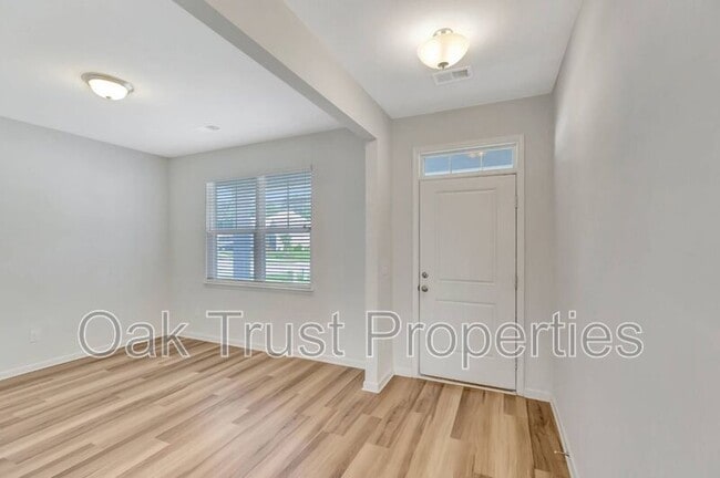 Building Photo - 215 Goshen Rd