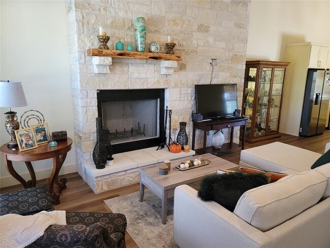 Building Photo - 1248 Lakeshore Dr