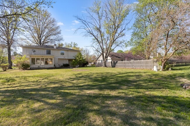 Building Photo - 14355 Rainy Lake Dr