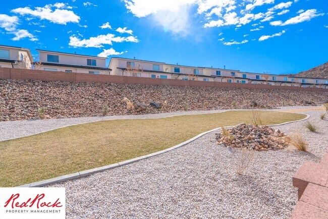 Building Photo - Innovative Design! 4 Bedroom Home in the Beautiful Desert Playa Community