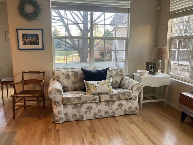 Building Photo - 2 bed/3 bath with spacious finished basement!