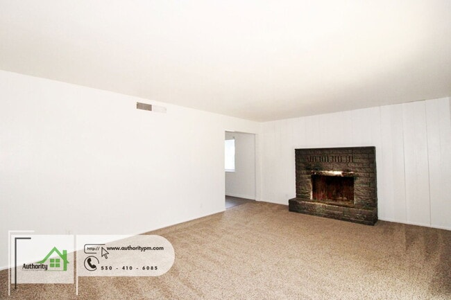 Building Photo - 6482 Leonard Dr