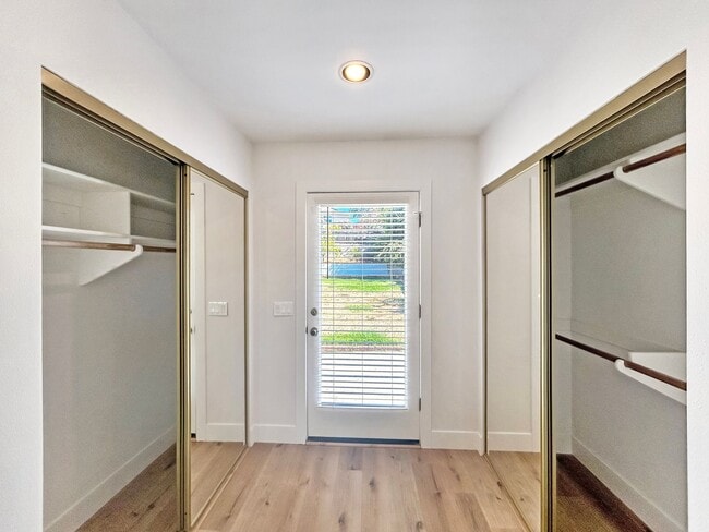 Building Photo - Gorgeous 3B/2BA house w/ Large Backyard, A...