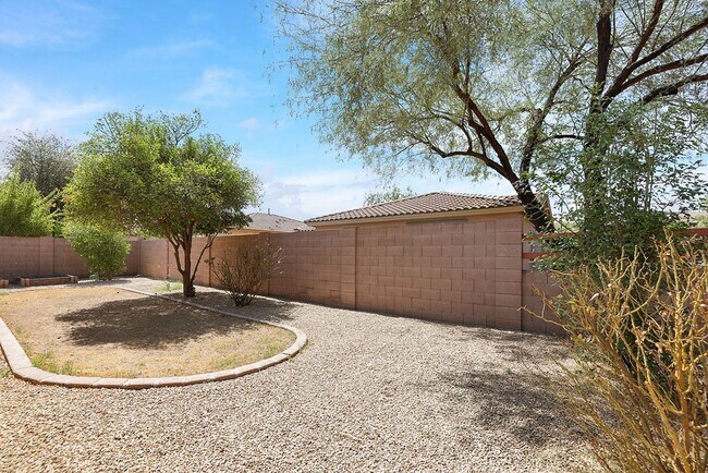 Building Photo - 18631 E Swan Dr