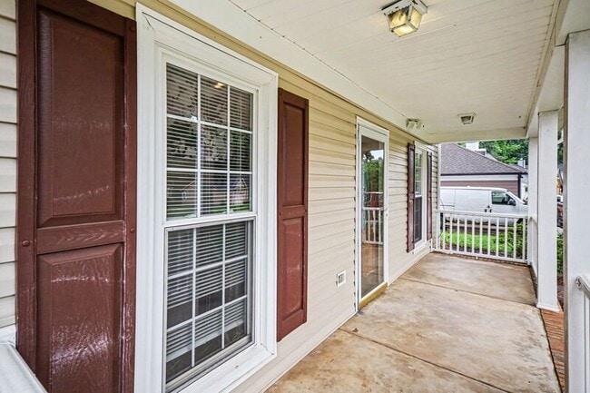 Building Photo - 7601 Swedish Ivy Ln