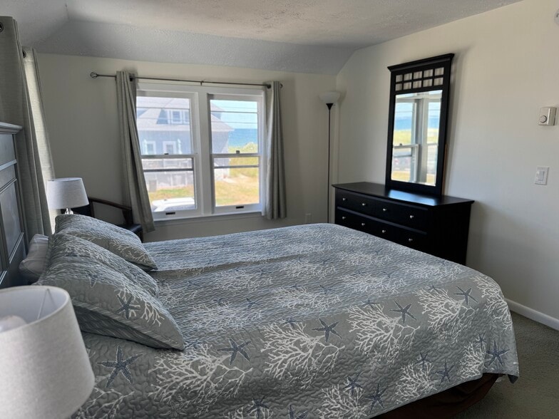 Building Photo - 72 Oceanside Dr