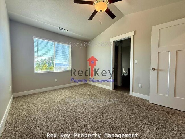 Building Photo - Glen Eagles Ct. Townhouse