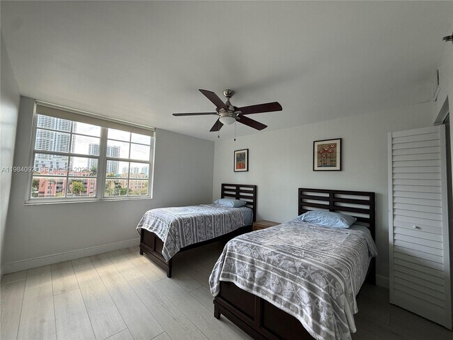 Building Photo - 19701 E Country Club Dr