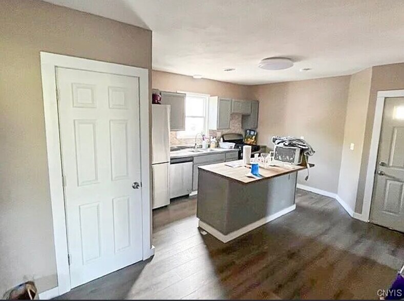 Building Photo - 110 N Main St