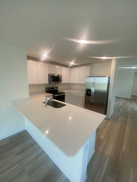Building Photo - 11519 Memorial Dr