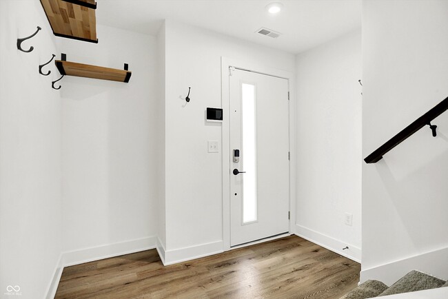 Building Photo - 1303 Deloss St