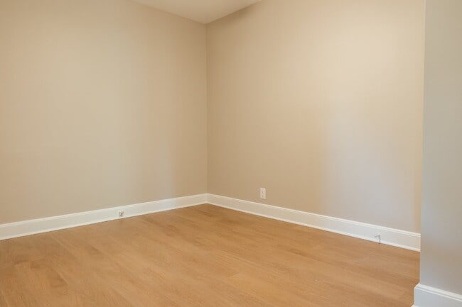 Building Photo - 332 Guilford St