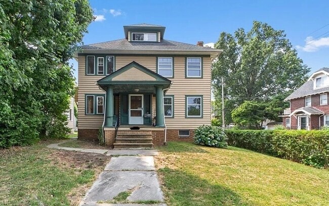 Building Photo - 3076 Yorkshire Rd