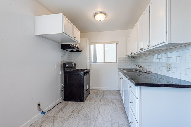 Kitchen - 4324 Ventura Canyon Ave (near Ventura Blvd...