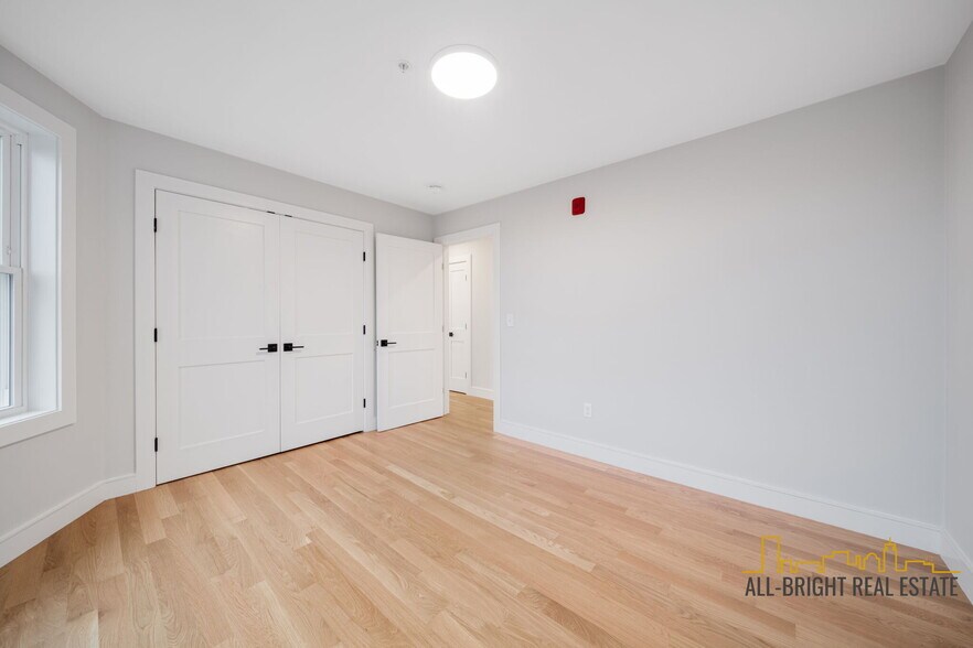 Building Photo - 9 Wenham St
