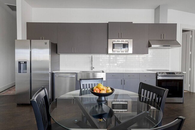 Building Photo - Stylish 1-Bedroom Near Downtown Dallas