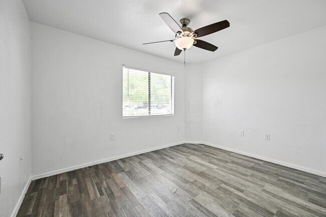 Building Photo - 3065 N 67th Ave