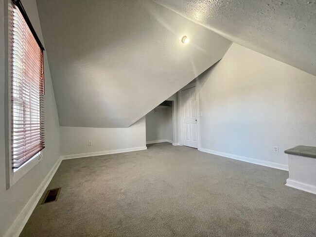 Building Photo - 2121 11th Ave S
