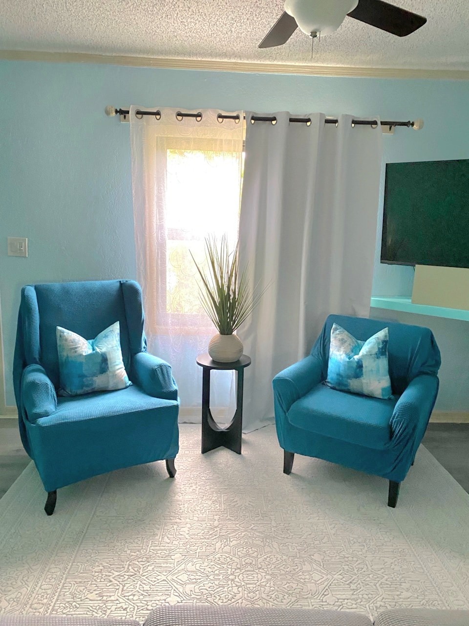 Reading Nook - 2005 Fogarty Ave