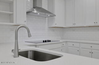 Building Photo - 5 FL-5
