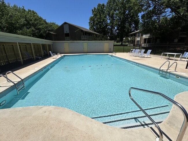 Building Photo - 4969-4967 7 Pine Cir