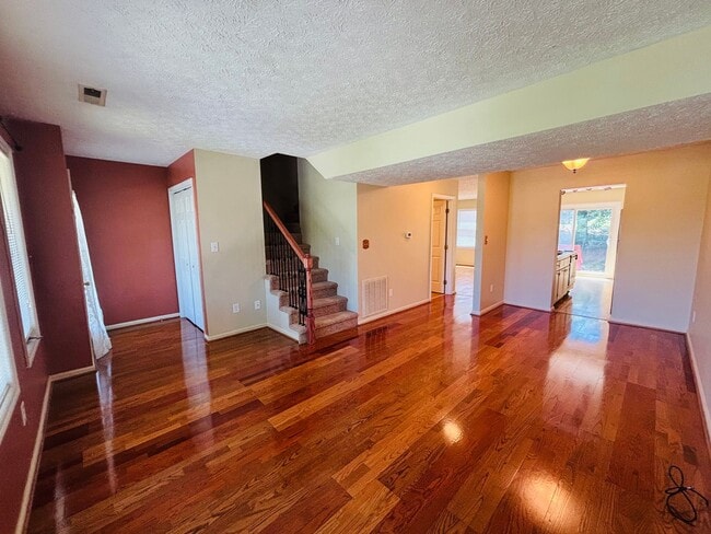Building Photo - Nicely appointed 3 bedroom, 2 Bath Townhome