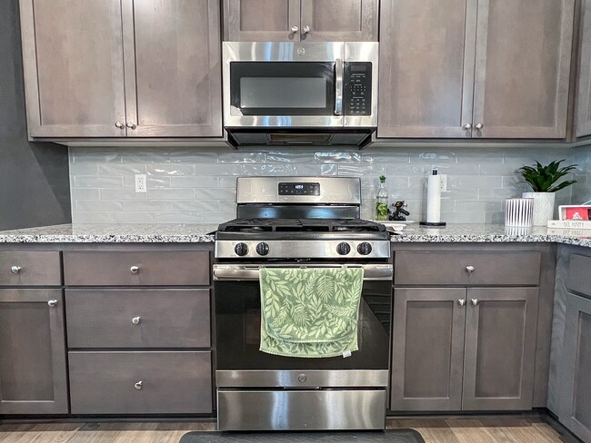 Building Photo - Amazing Location 3 Bedrooms 2.5 Bathrooms in the New Reeds Crossing Community!  Hillsboro near In...