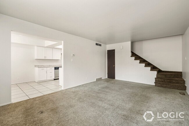 Building Photo - 331 W 170 N