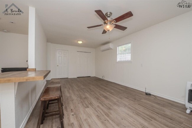 Building Photo - 410 W Pecan Ave