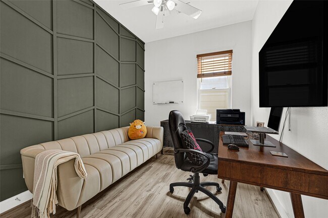 Building Photo - 1107 W 21st St