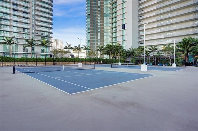 Building Photo - 480 NE 31st St