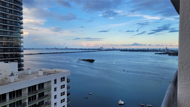 Building Photo - 1750 N Bayshore Dr