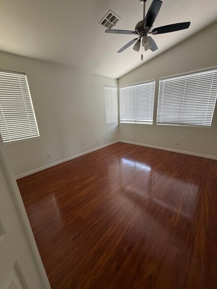 Building Photo - 1656 Warrenville St