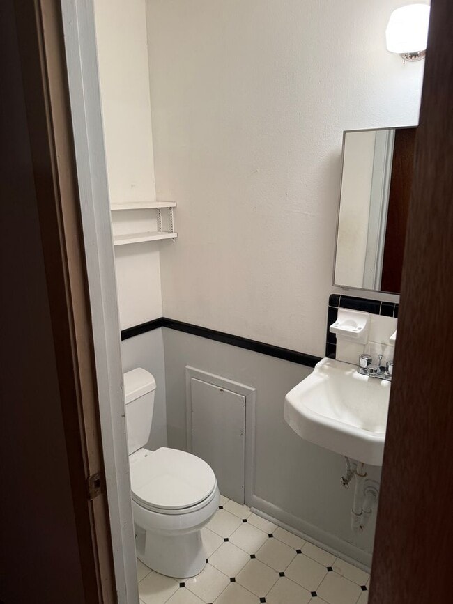 Building Photo - 3 Bed/1.5 Bath in Broadmoor School District
