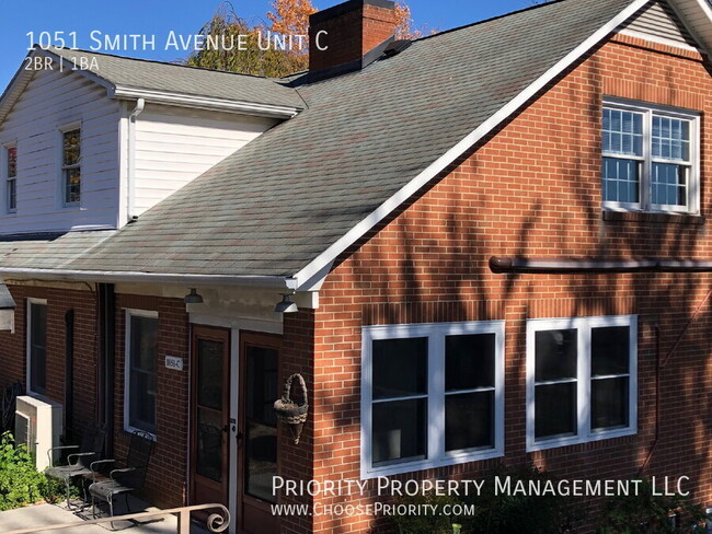 Primary Photo - 1051 Smith Ave