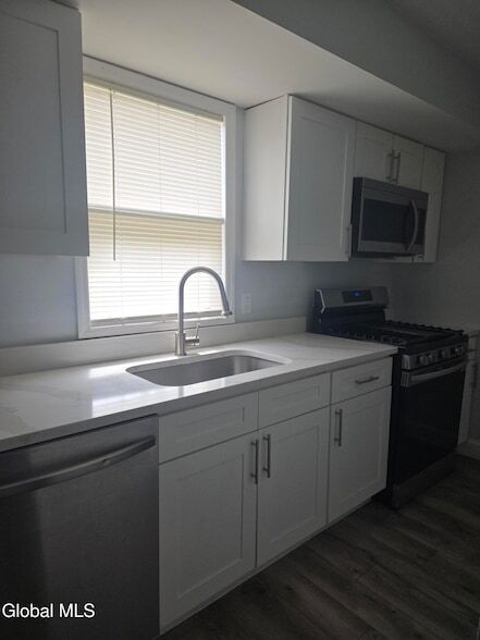 Building Photo - 86 Hackett Blvd