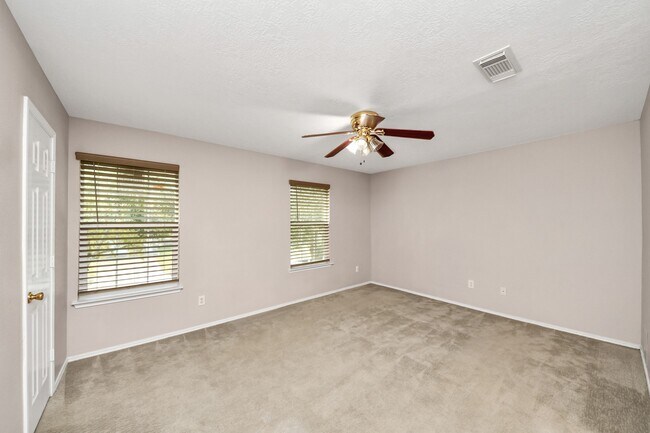 Building Photo - 3919 Vauxhall Dr S