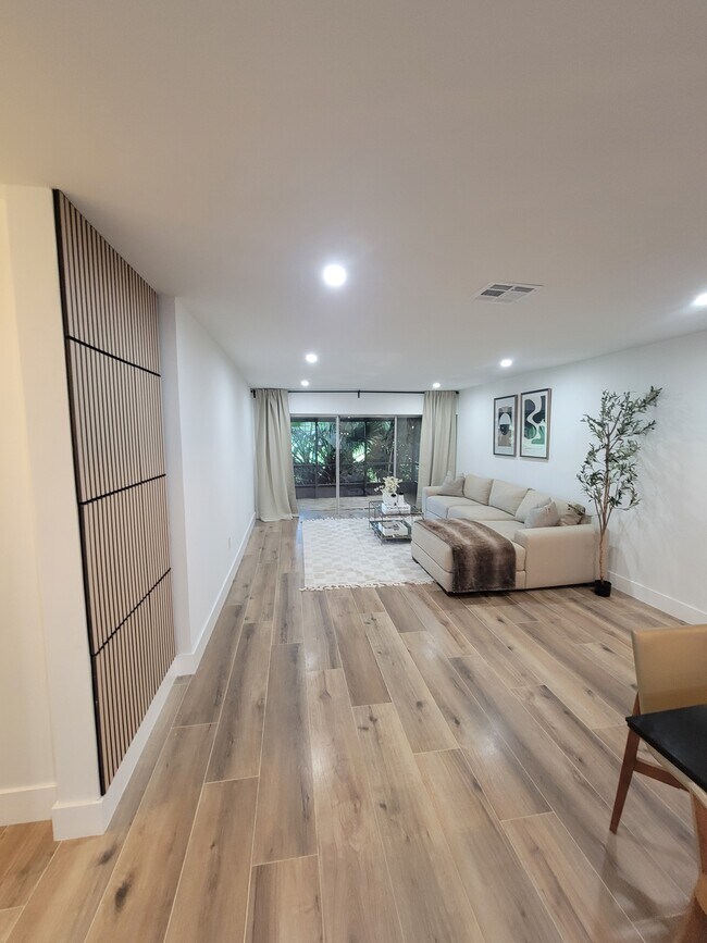 Building Photo - 9442 Oakburst Ln