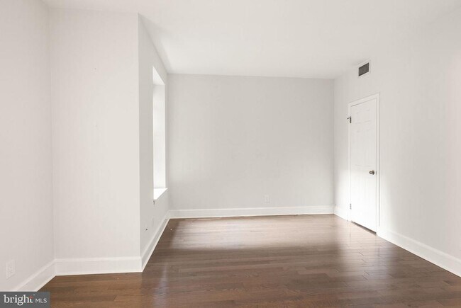 Building Photo - 1733 20th St NW