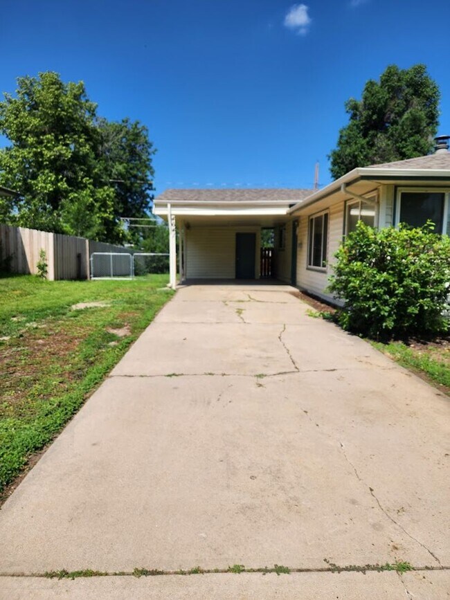 Building Photo - Long Realty & Property Management - 3 Bedr...