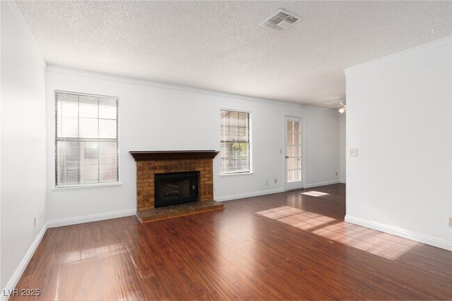 Building Photo - 5576 W Rochelle Ave.