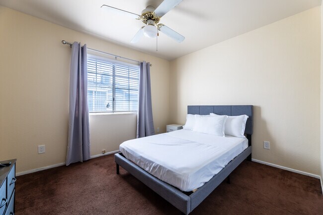 Building Photo - 21249 Figueroa St